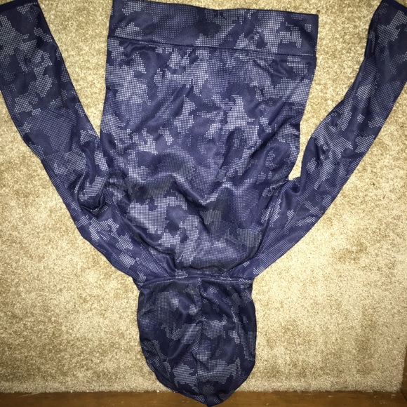 Under armor hoodie - Picture 3 of 3